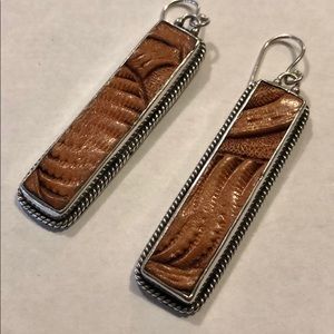 Retired, earring W1013